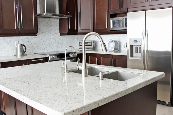Những điều gia chủ cần biết trước khi chọn đá tự nhiên ốp bếp