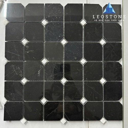 ĐÁ MOSAIC MÀU ĐEN ĐIỂM VIÊN TRẮNG SỮA