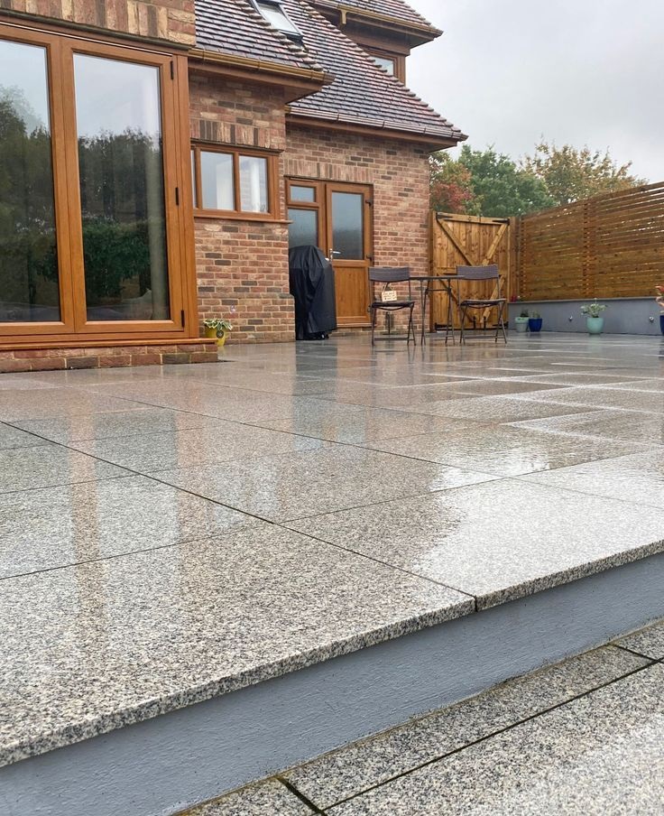 Đá Granite lát sân vườn