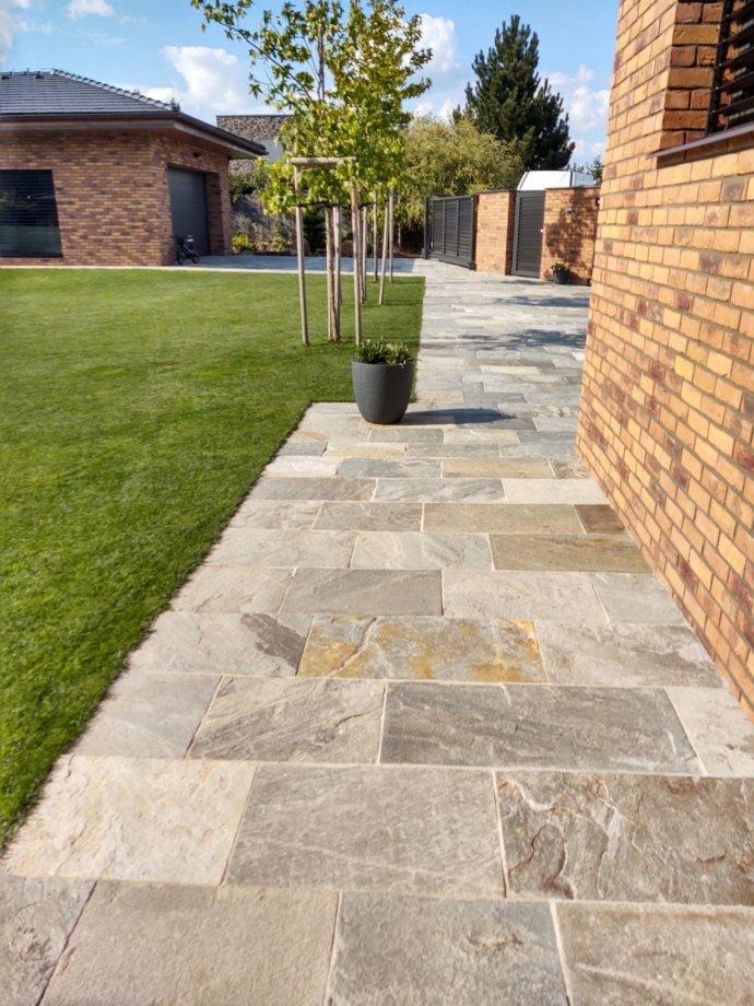 Đá Quartzite lát sân vườn