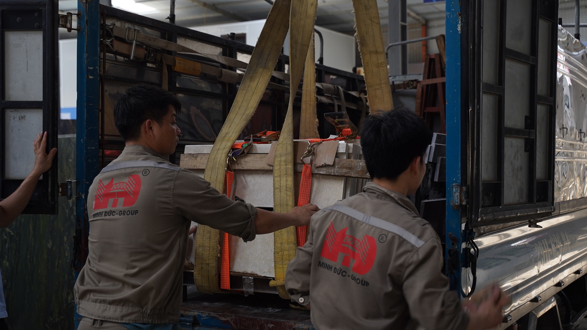 Đá từ kho Leostone được vận chuyển đi đến các dự án