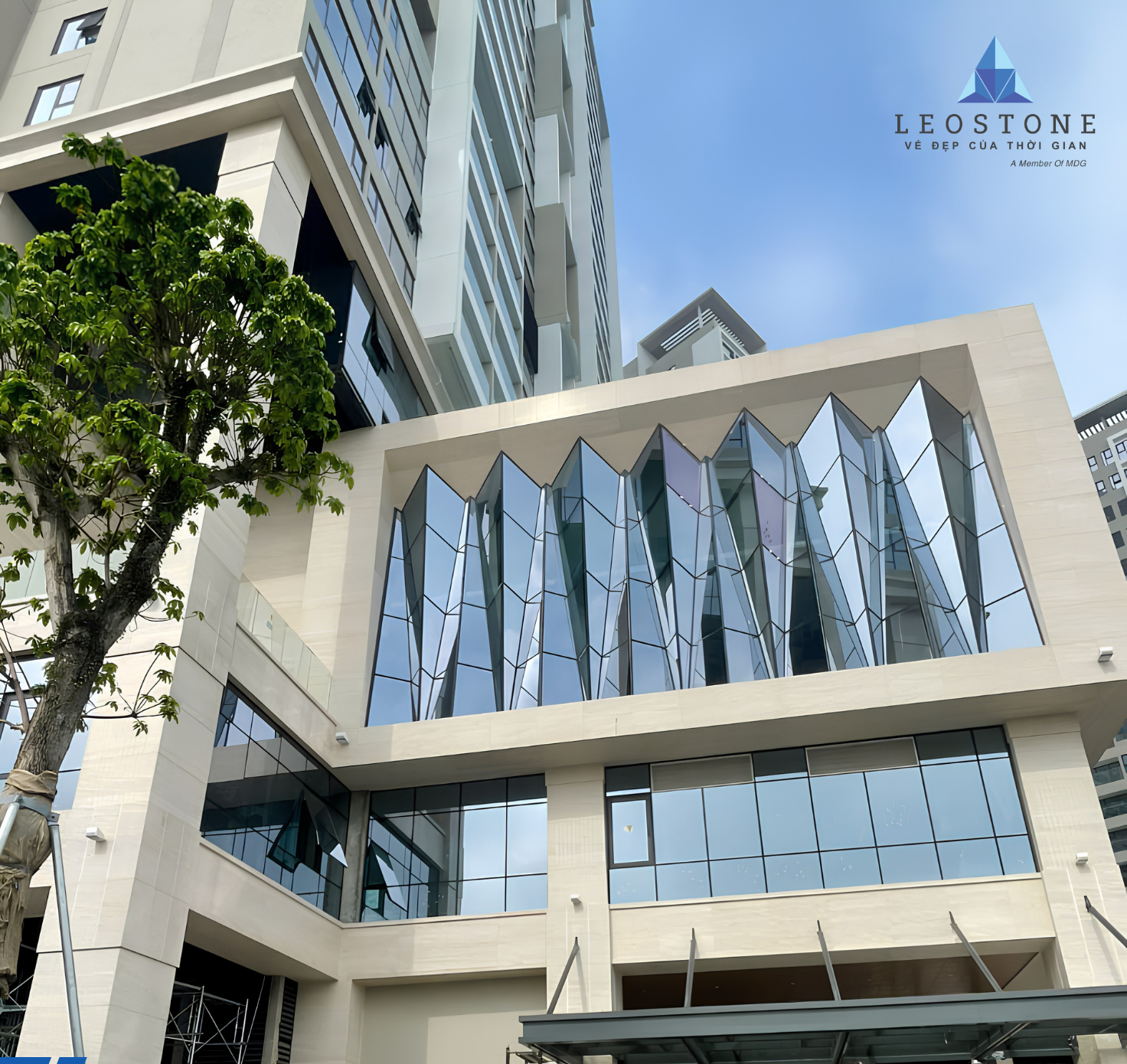 Leostone thực hiện đa dạng phạm vi thi công, trong đó có hạng mục ốp đá các trụ cột thuộc khối đế dự án