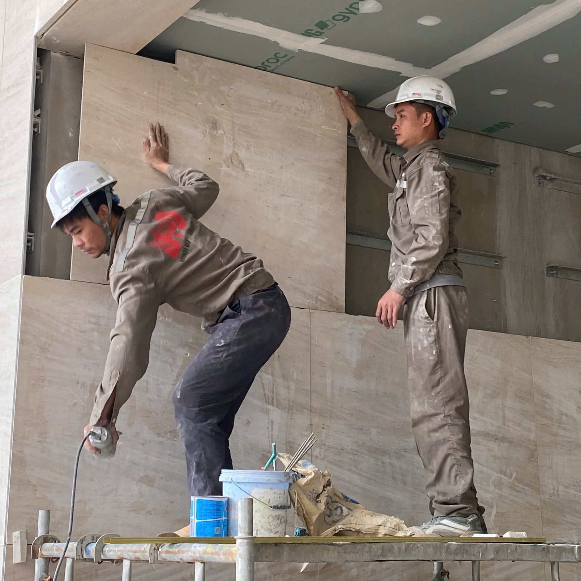 Thi công ốp lát đá mặt tiền